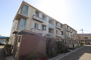 シャーメゾン沢良宜西