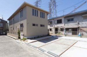 ＨＯＬＬＹ　ＡＬＬＥＹ