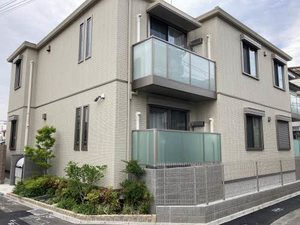 シャーメゾン　シェ　モア