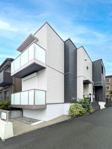 ホワイエ逆瀬川