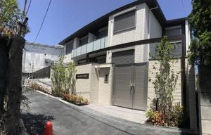 Ｅａｓｔ　Ｖｉｌｌａ　逆瀬川 0102号-1