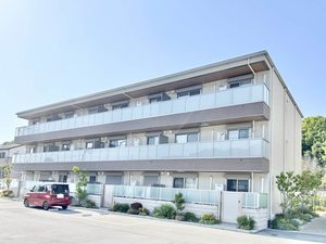 オカバ姫路青山シャーメゾン A102号-1