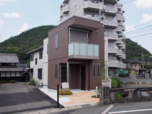 ファミール西村