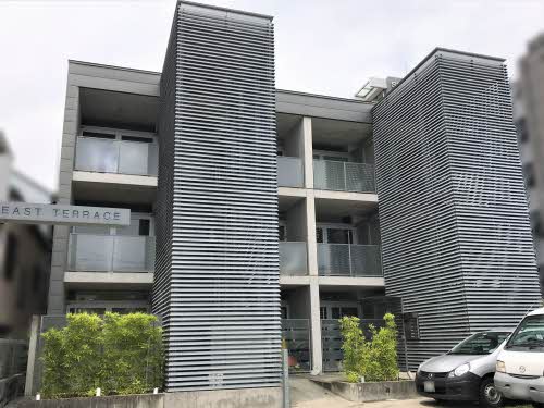 ＥＡＳＴ－ＴＥＲＲＡＣＥ