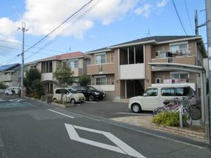 ＩＶＯＲＹ　ＣＯＵＲＴ