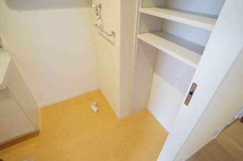 Ｅａｓｔ　Ｖｉｌｌａ　逆瀬川 0102号-9