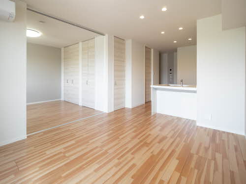 Ｓｈａ　Ｍａｉｓｏｎ　Ｃｌｏｃｈｅｔｔｅ 0102号-3