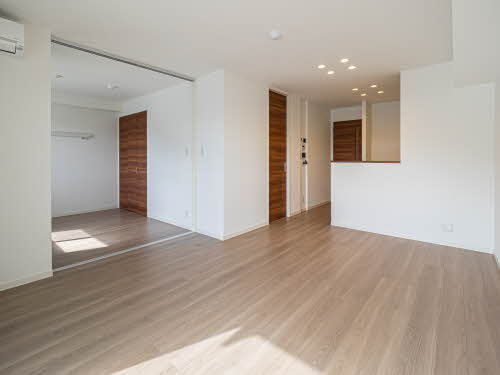 オカバ姫路岡町シャーメゾン B302号-2
