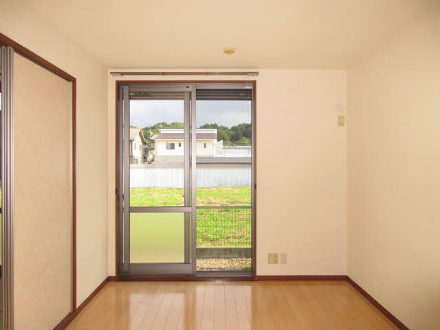 ディアコートA・B・C・D・E・F E102号-2