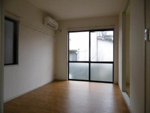 ハイツ　ツェントリィシュ C102号-3