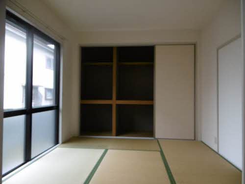 ハイツ　ツェントリィシュ C102号-9