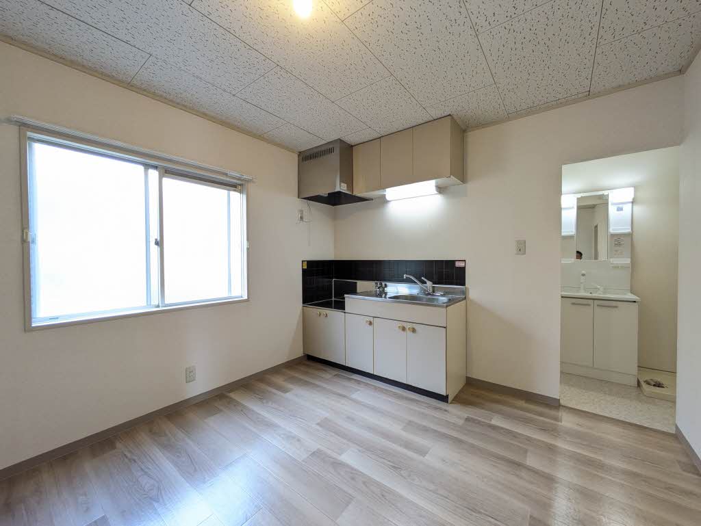 タウニィ高岡 A103号-2