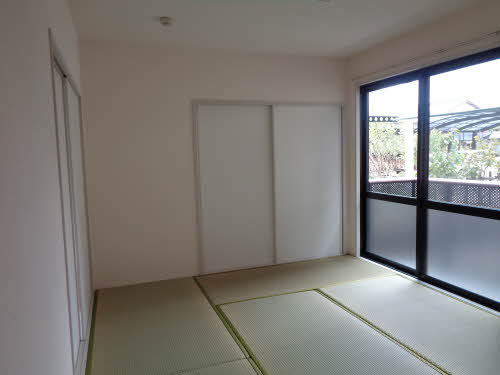 フローデン栗東 A102号-4