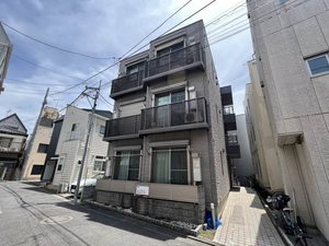 プレミア・エステート 302号-1