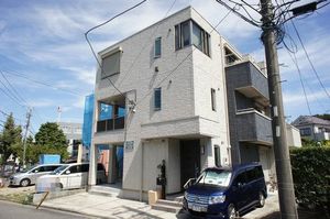 シャーメゾン日野 203号-1