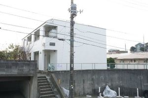 ホワイトヒルズ 102号-1
