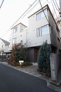 スリーエイトナイン