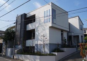 Ｌｅａｆ　Ｃｏｕｒｔ泉