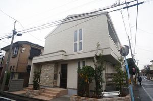 シャーメゾン成田東参番館 202号-1