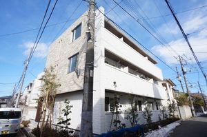 Ｌｅｓ　Ｓａｉｓｏｎｓ　Ｎｏｇａｔａ