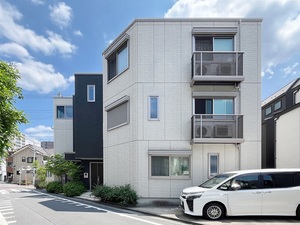 Ｂｕｚｚｃｏｕｒｔ