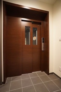 春日マンション 302号-3