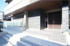 セントリヴィエ東川口 206号-1