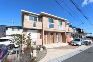 イーストウイング