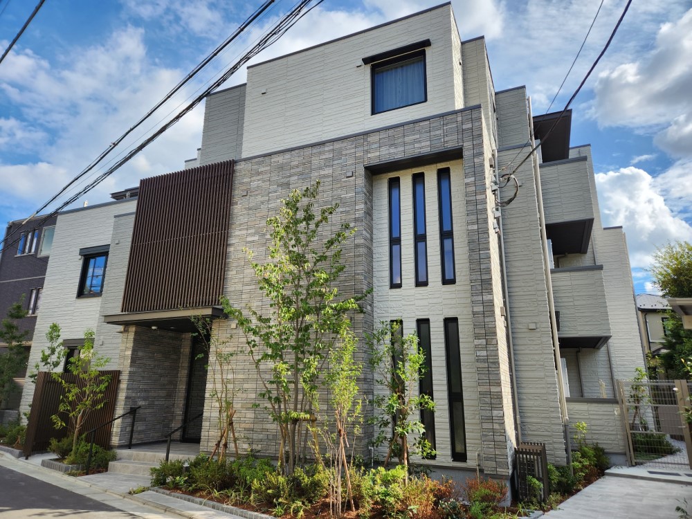 シャルマンイースト