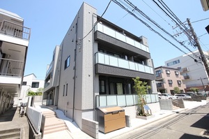 トロワ　モンテ