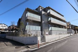 トロワベルテュ