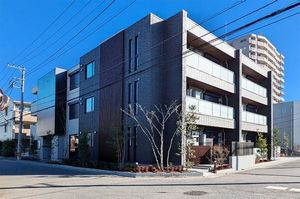 シャーメゾンコミノス