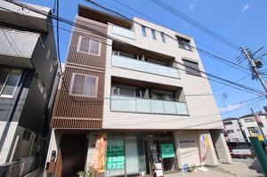 シャーメゾン　フィオーレ　ルナ 302号-1