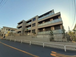 ラルゴ　イースト