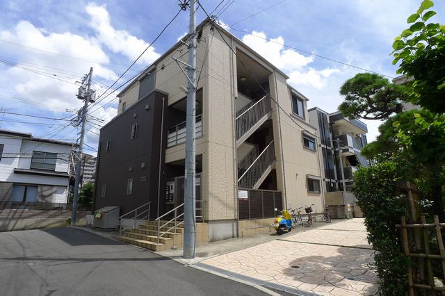 ＨＩＬＬＣＲＥＳＴ