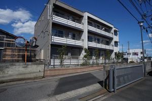 Ｃｈａｒｍｅ　ｄｅ　ｌａ　ｐａｉｘ