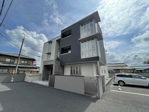 シャーメゾン山川 201号-1