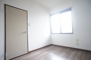 ロイヤル・アネックス 101号-4