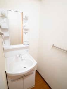 Ｔｈｉｎｅｈ　Ｆｌａｔ’ｓ（ティネフラッツ） 101号-8