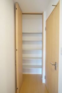 シャーメゾン成田東壱番館 201号-4