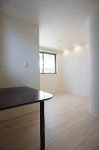 ラウレア・コート 301号-3