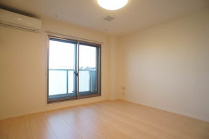 ヴィラ・コート 303号-2