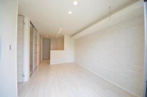 ＨＩＫＡＲＩ　ＥＡＳＴ 103号-2