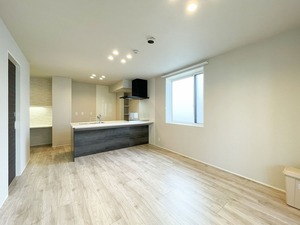 プルミエール境南町 302号-2