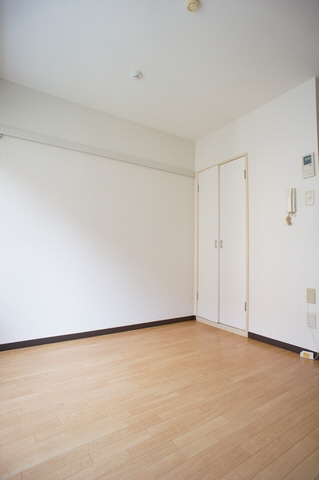 ヴィラ・大井手 203号-3