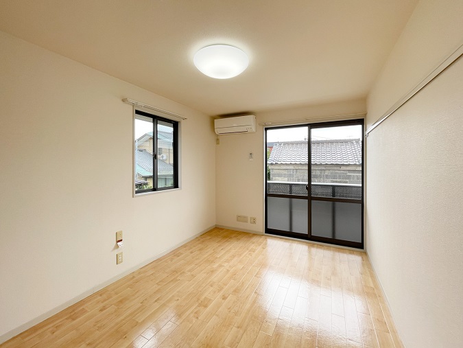 ヴァンティアン市川 201号-3