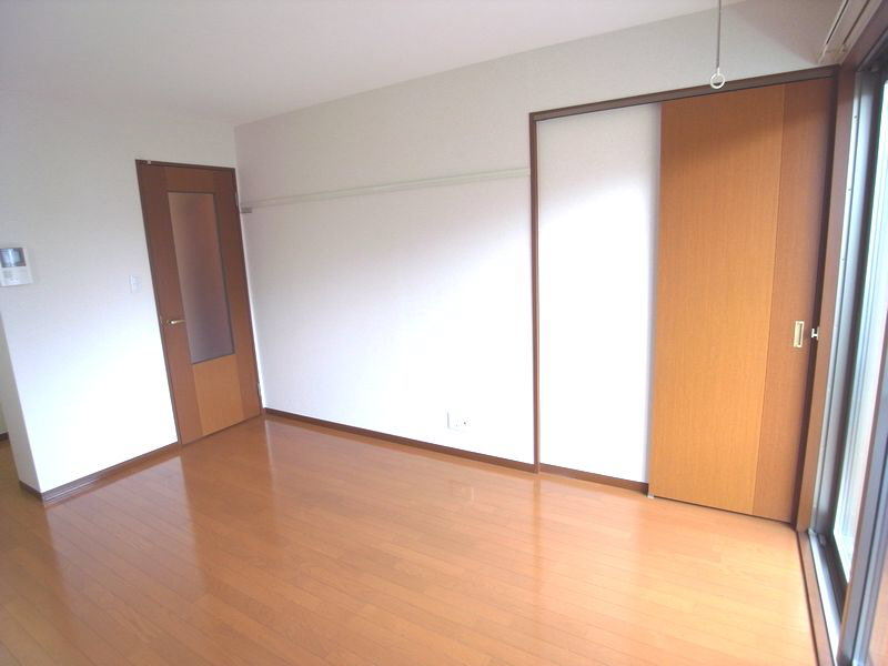 ファミールメゾン 208号-3