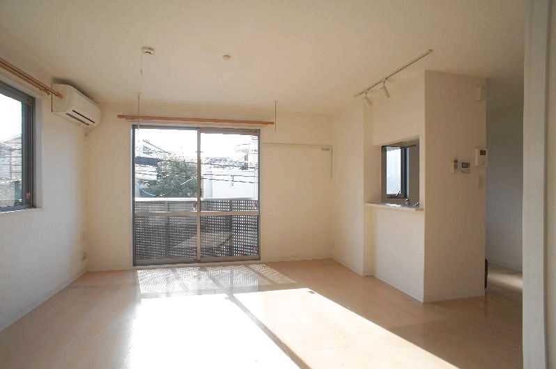 プレジールヴァン 201号-3