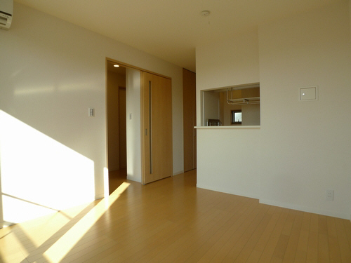 ヴィラ　フロイント 203号-3