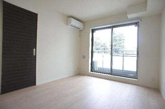 シャーメゾン志村坂上 301号-2